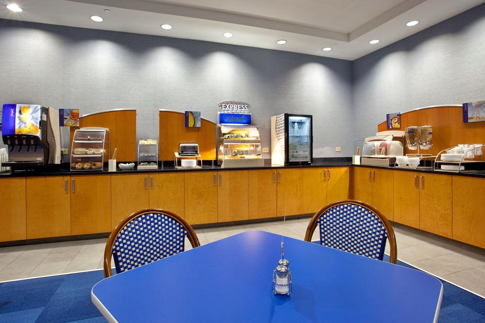 Holiday Inn Express Hotel & Suites Norfolk Airport By Ihg Eksteriør bilde
